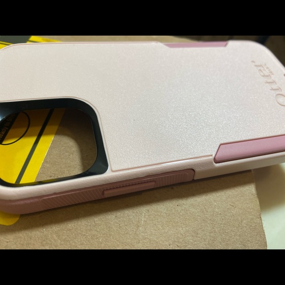 iPhone 11 Pro Pink Otter Box Cade - Picture 12 of 13
